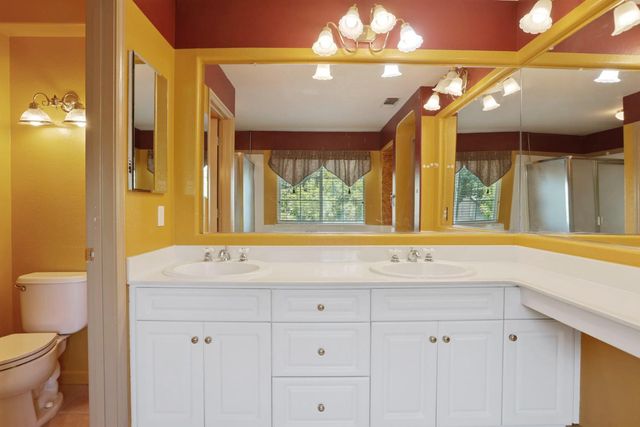 624 Summerton Ln, Turlock, CA 95382