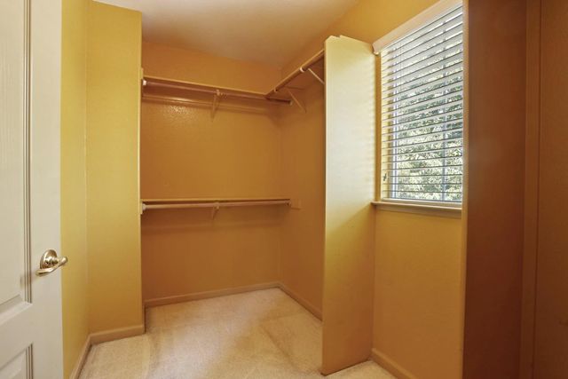 624 Summerton Ln, Turlock, CA 95382