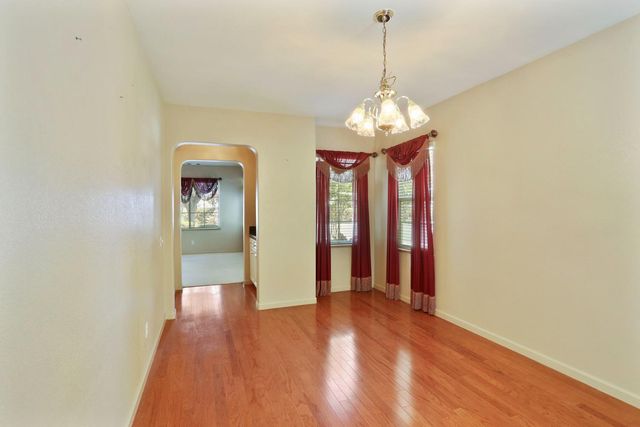 624 Summerton Ln, Turlock, CA 95382