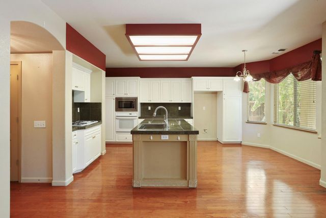 624 Summerton Ln, Turlock, CA 95382