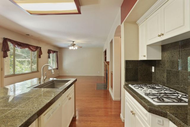 624 Summerton Ln, Turlock, CA 95382