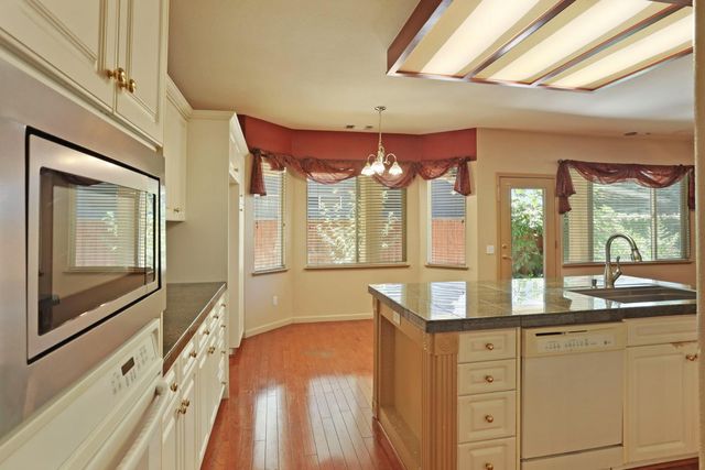 624 Summerton Ln, Turlock, CA 95382