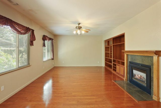 624 Summerton Ln, Turlock, CA 95382