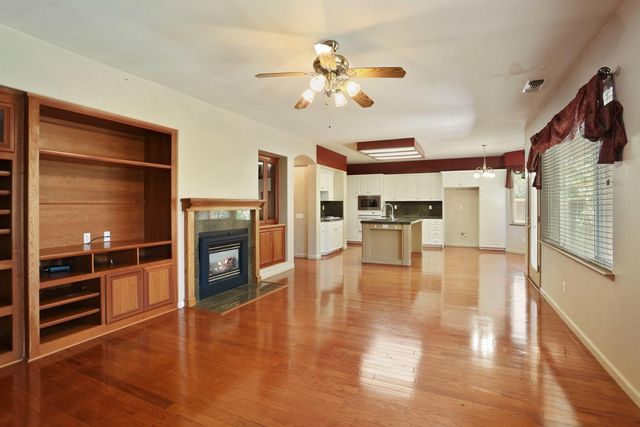 624 Summerton Ln, Turlock, CA 95382