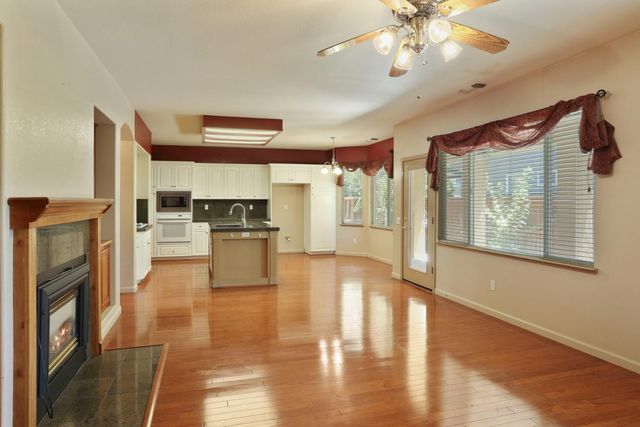 624 Summerton Ln, Turlock, CA 95382