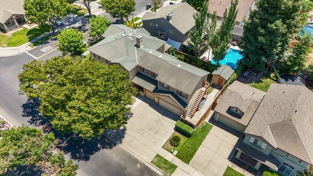 624 Summerton Ln, Turlock, CA 95382