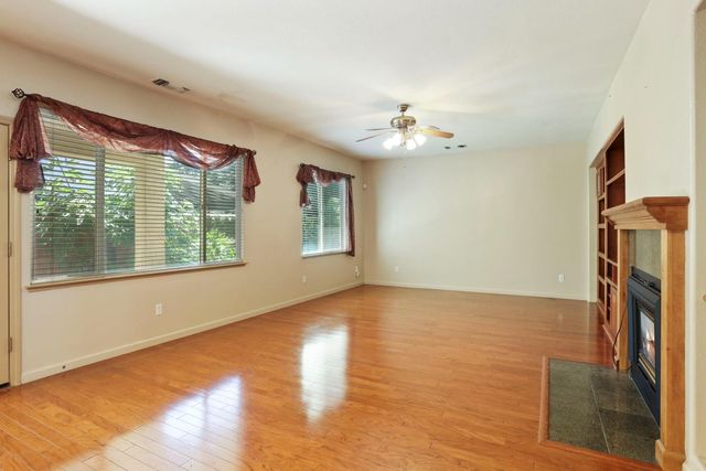 624 Summerton Ln, Turlock, CA 95382