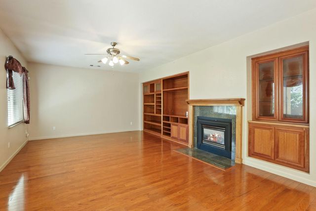 624 Summerton Ln, Turlock, CA 95382