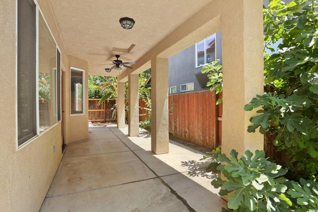 624 Summerton Ln, Turlock, CA 95382