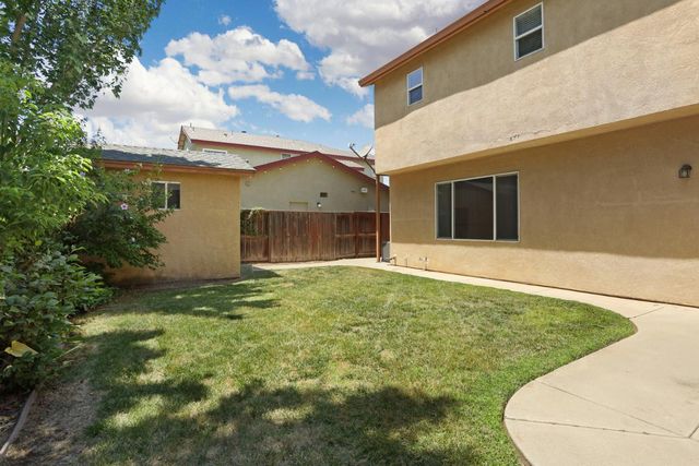 624 Summerton Ln, Turlock, CA 95382