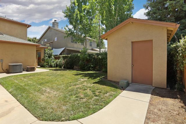 624 Summerton Ln, Turlock, CA 95382