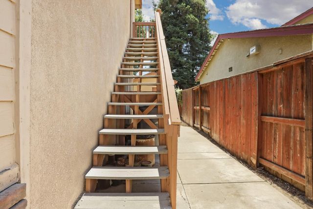 624 Summerton Ln, Turlock, CA 95382