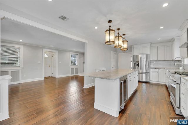 346 Carmita, Rutherford, NJ 07070