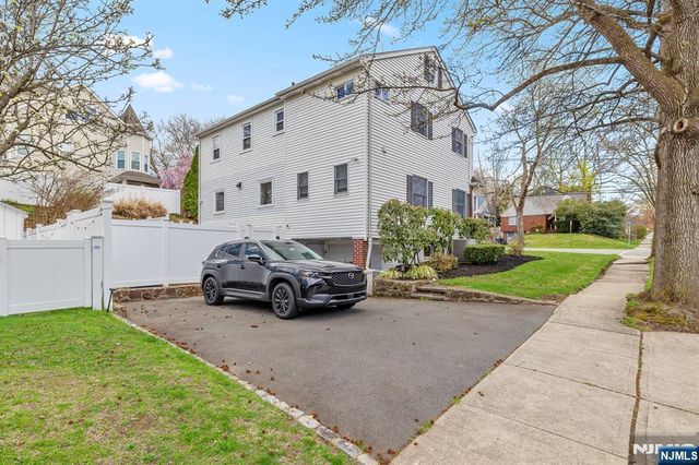 346 Carmita, Rutherford, NJ 07070