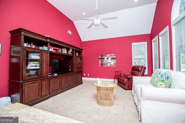 3 Gables Way, Newnan, GA 30265