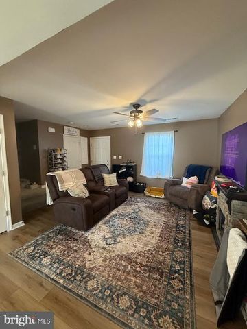 114 WHISPERING PINE DR, Bunker Hill, WV 25413