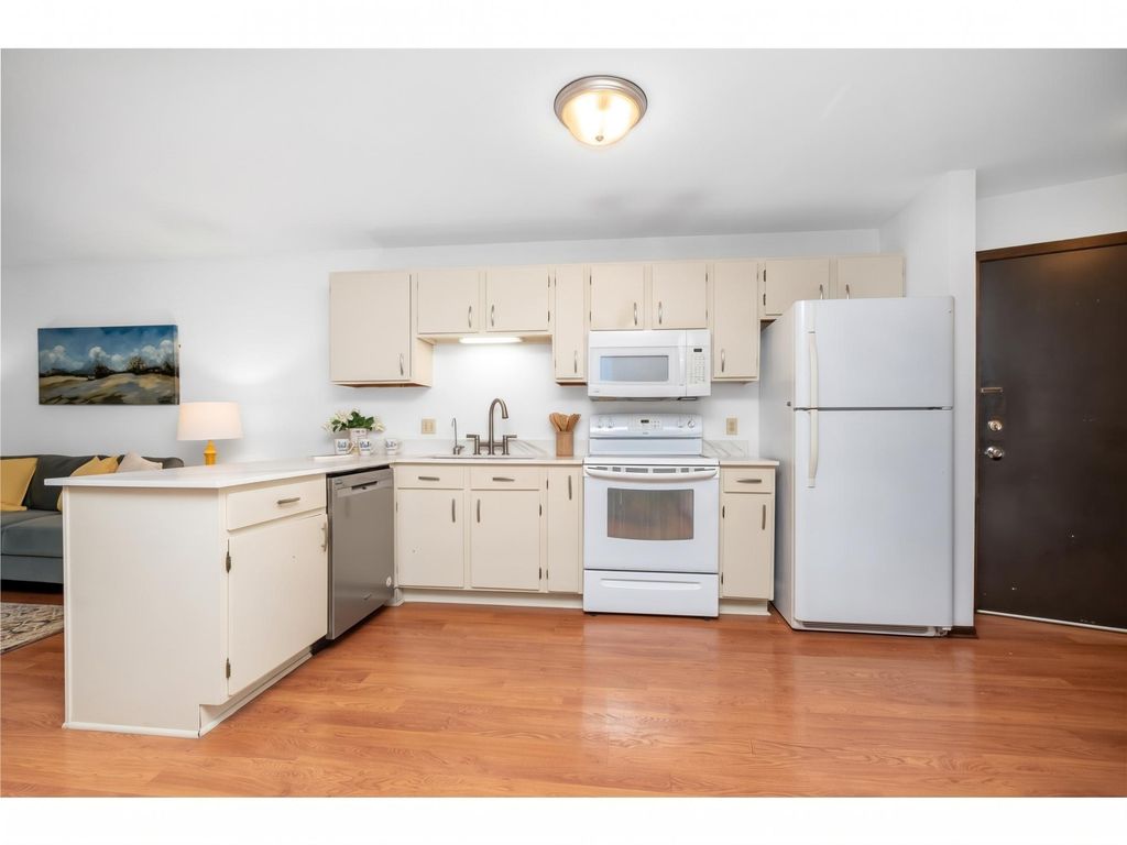 175 County Road B2 E 429, Little Canada, MN 55117 — exterior