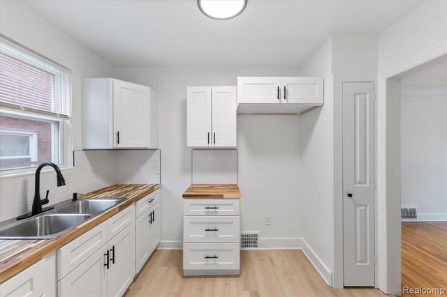 18709 San Juan Drive, Detroit, MI 48221