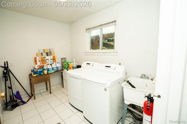 3131 Elmcrest Road, Sterling Heights, MI 48310