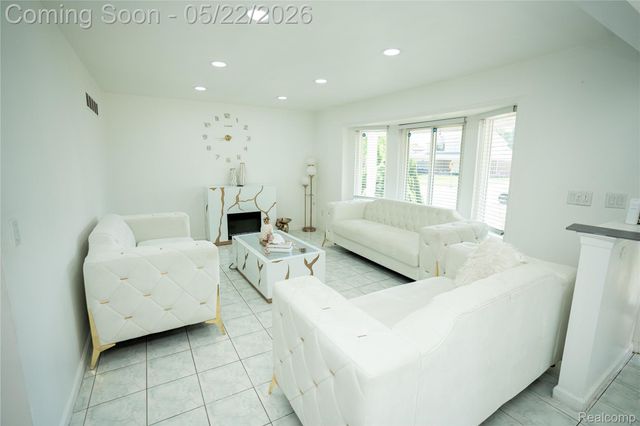 3131 Elmcrest Road, Sterling Heights, MI 48310