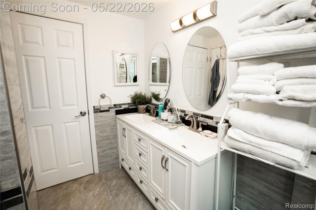 3131 Elmcrest Road, Sterling Heights, MI 48310