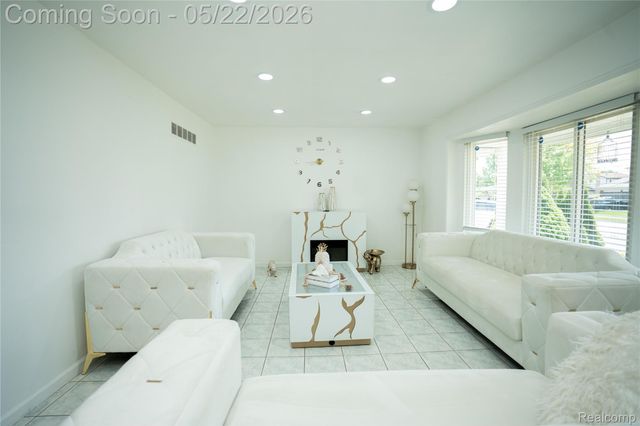 3131 Elmcrest Road, Sterling Heights, MI 48310