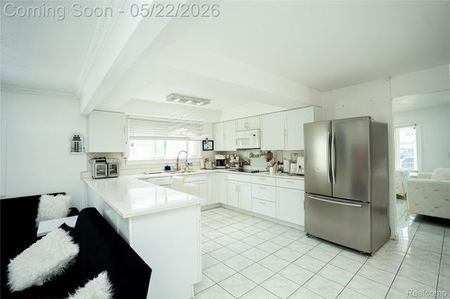 3131 Elmcrest Road, Sterling Heights, MI 48310