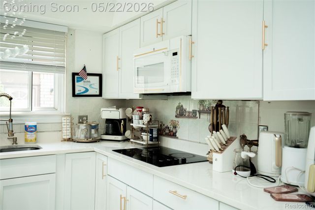 3131 Elmcrest Road, Sterling Heights, MI 48310
