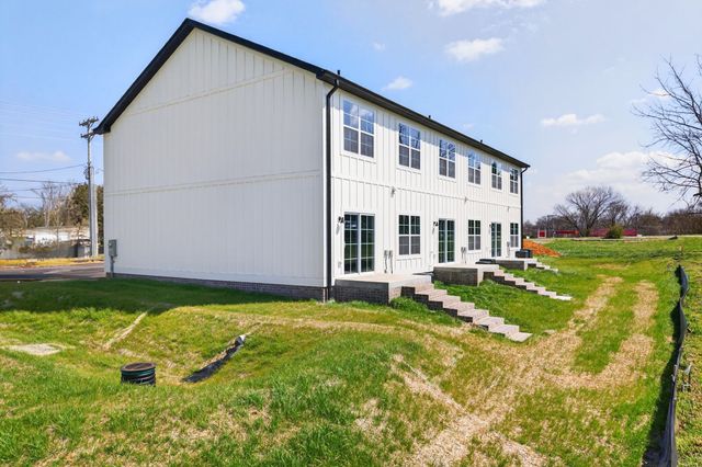 214 W Jere Whitson Rd, Cookeville, TN 38501