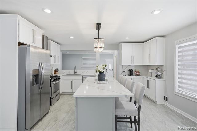 25961 Warrington Street, Dearborn Heights, MI 48127