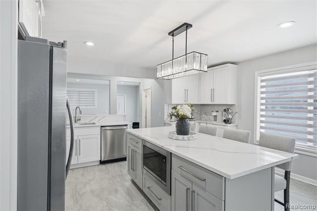 25961 Warrington Street, Dearborn Heights, MI 48127