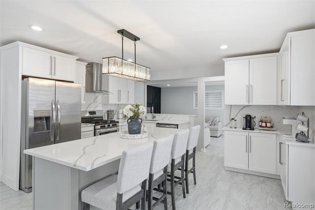 25961 Warrington Street, Dearborn Heights, MI 48127