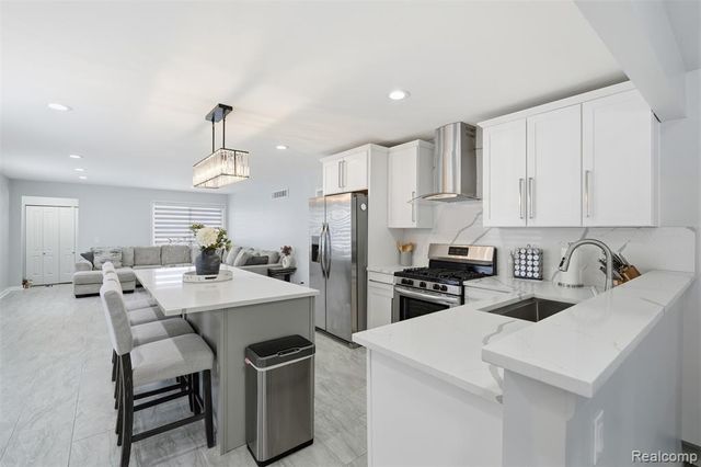 25961 Warrington Street, Dearborn Heights, MI 48127