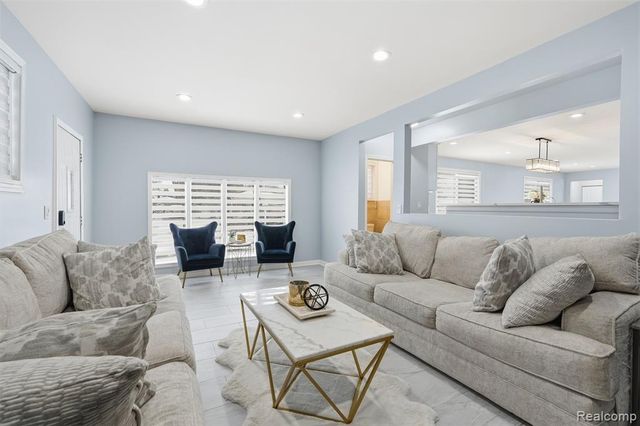 25961 Warrington Street, Dearborn Heights, MI 48127