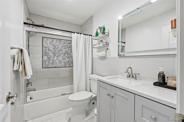 25961 Warrington Street, Dearborn Heights, MI 48127