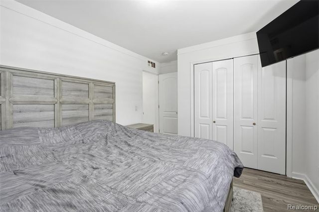 25961 Warrington Street, Dearborn Heights, MI 48127