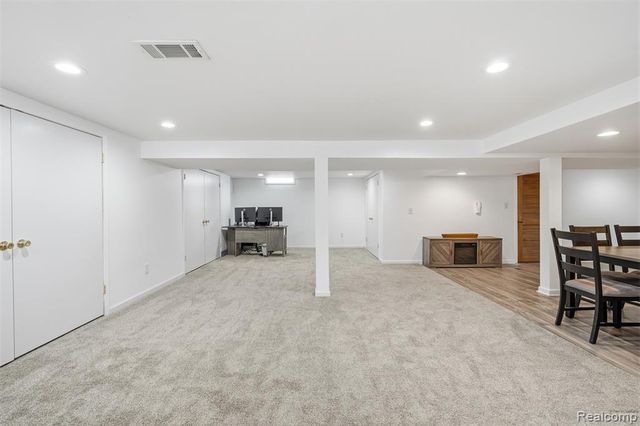 25961 Warrington Street, Dearborn Heights, MI 48127