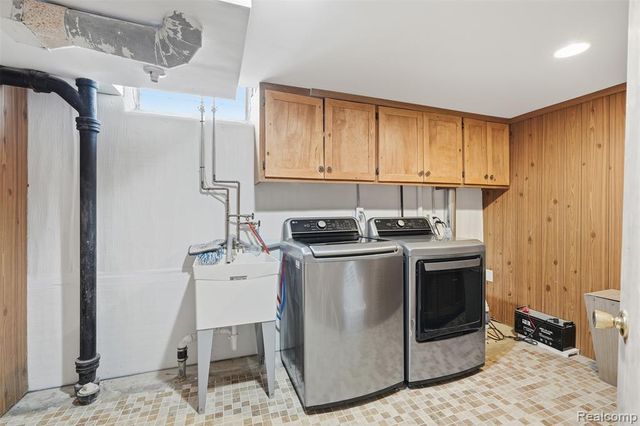 25961 Warrington Street, Dearborn Heights, MI 48127