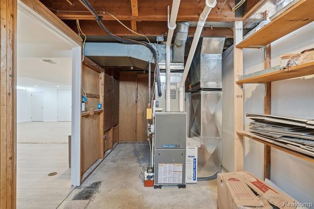 25961 Warrington Street, Dearborn Heights, MI 48127