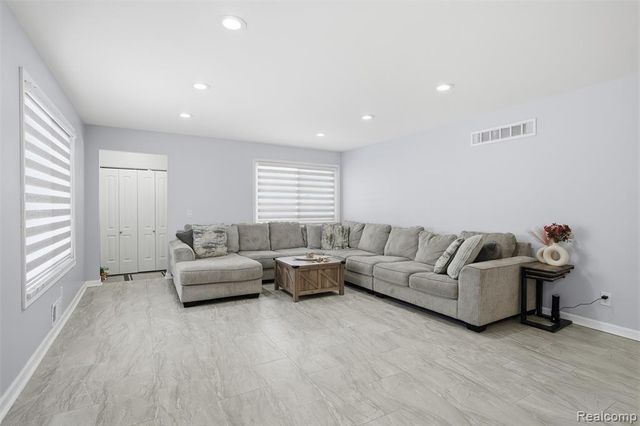 25961 Warrington Street, Dearborn Heights, MI 48127