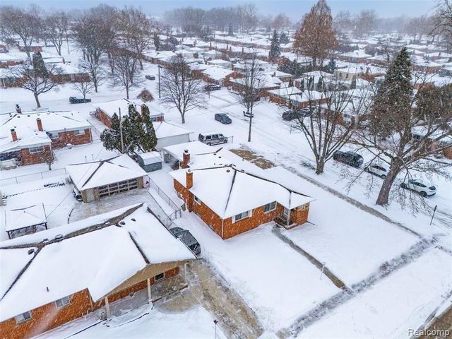 25961 Warrington Street, Dearborn Heights, MI 48127