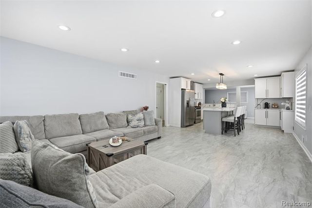 25961 Warrington Street, Dearborn Heights, MI 48127