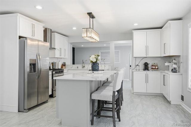 25961 Warrington Street, Dearborn Heights, MI 48127