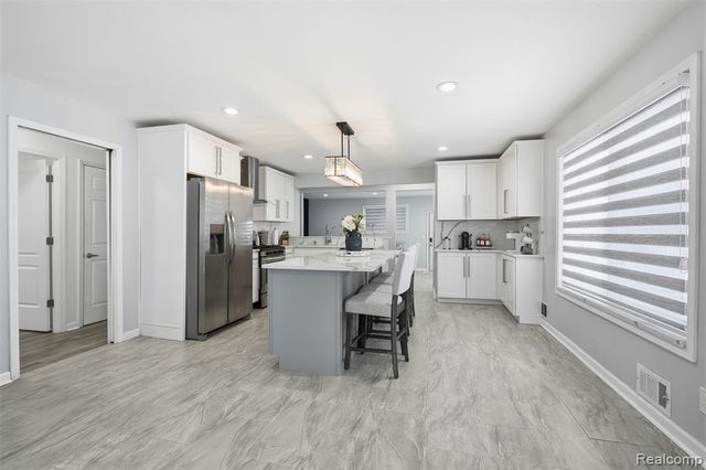 25961 Warrington Street, Dearborn Heights, MI 48127