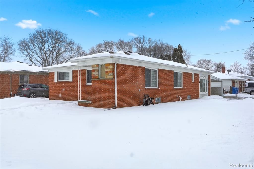 25961 Warrington Street, Dearborn Heights, MI 48127