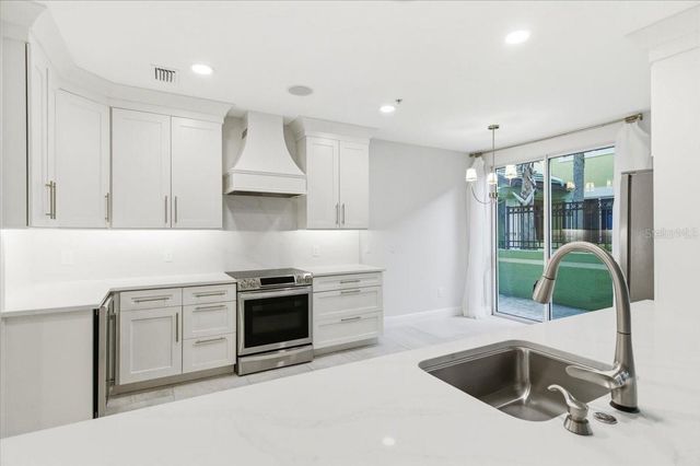 6536 MOORINGS POINT CIRCLE 101, Lakewood Ranch, FL 34202