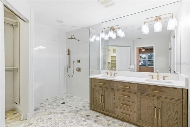 6536 MOORINGS POINT CIRCLE 101, Lakewood Ranch, FL 34202