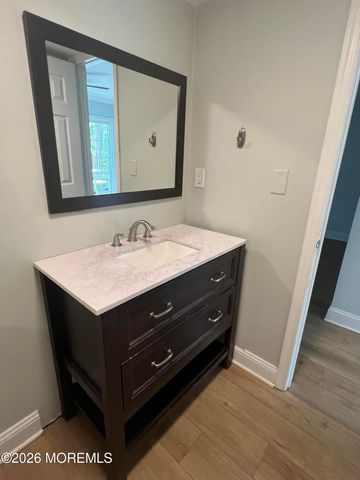 17 Alameda Court, Eatontown, NJ 07724