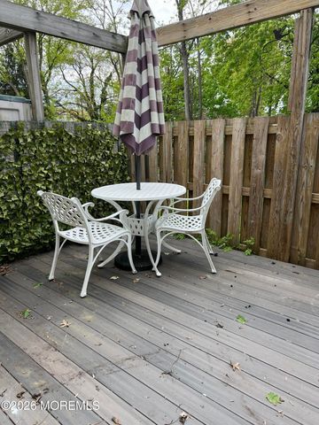 17 Alameda Court, Eatontown, NJ 07724