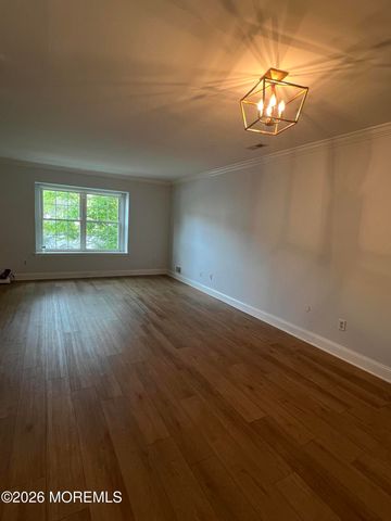 17 Alameda Court, Eatontown, NJ 07724
